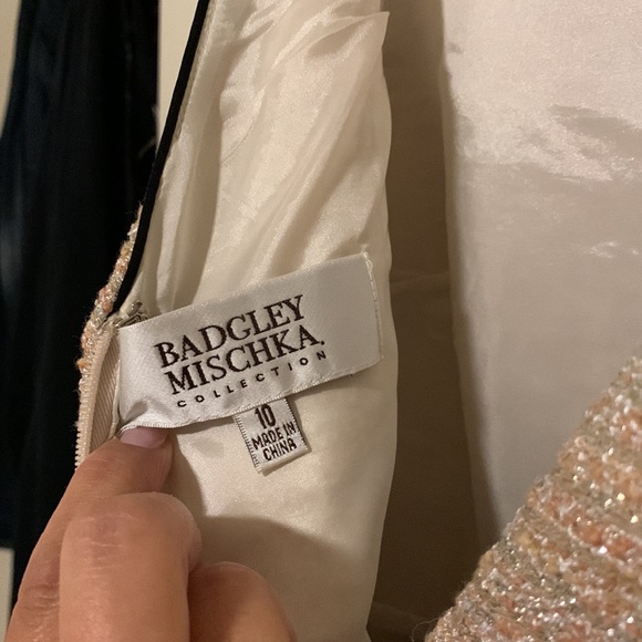 Gold and beige fitted beautiful dress. Never worn - Picture 4 of 4